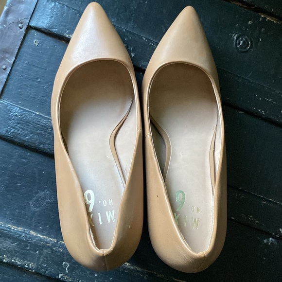 Nude heels size 8.5 - Picture 2 of 3